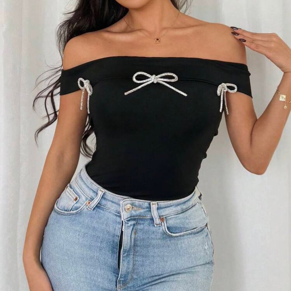 Women's strapless tie front tank top, sleeveless fitted tube top.